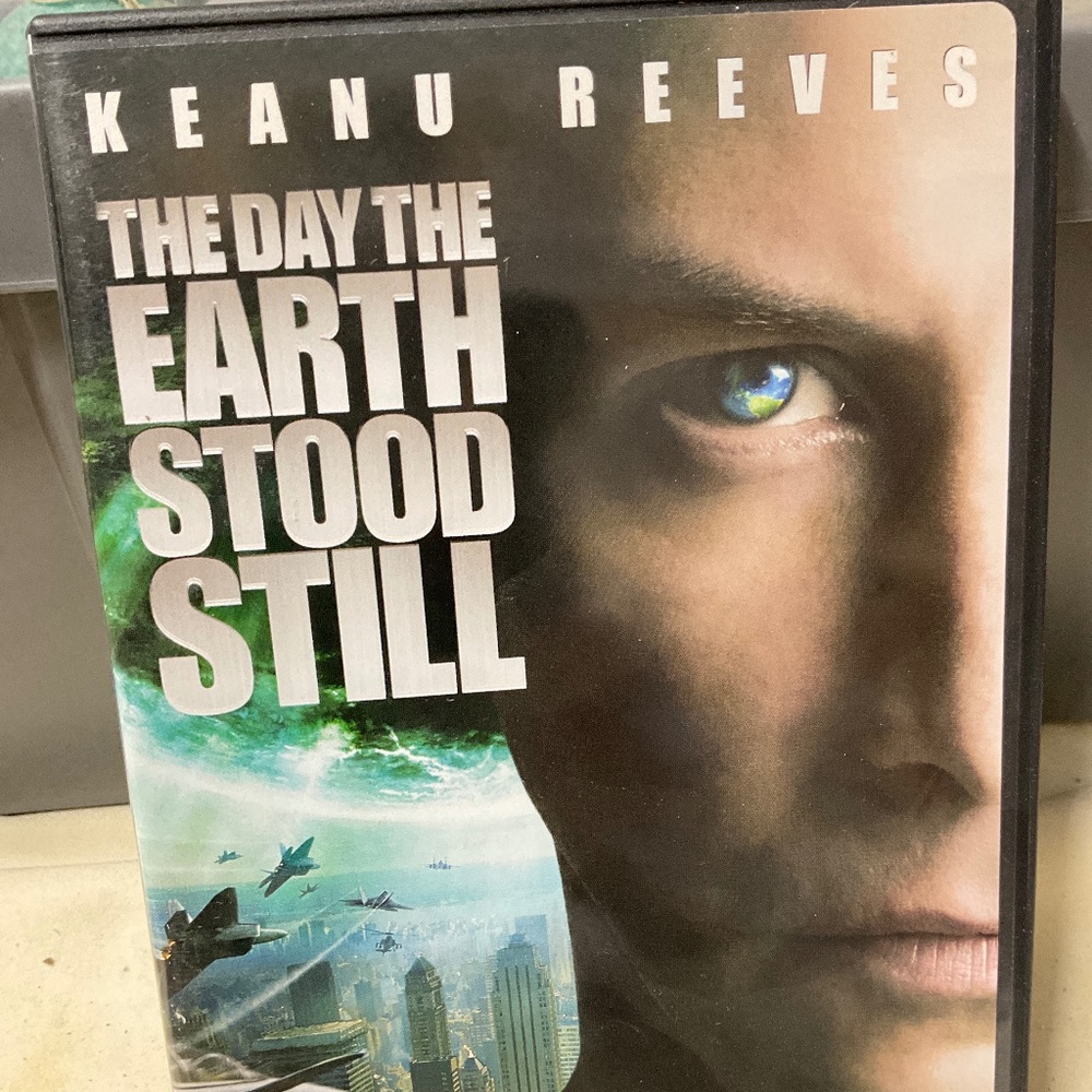 DVD - The Day the Earth Stood Still.  V134